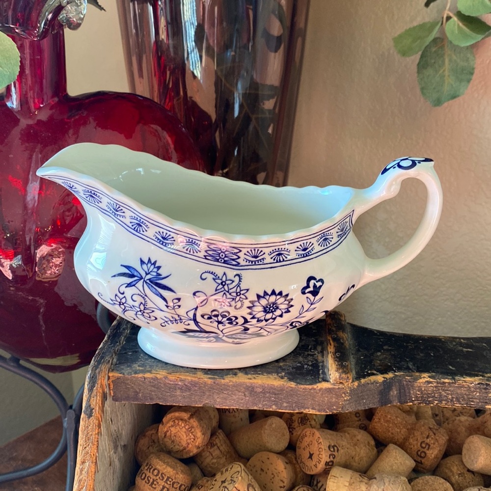 Vintage J & G Meakin classic white blue Nordic gravy picture